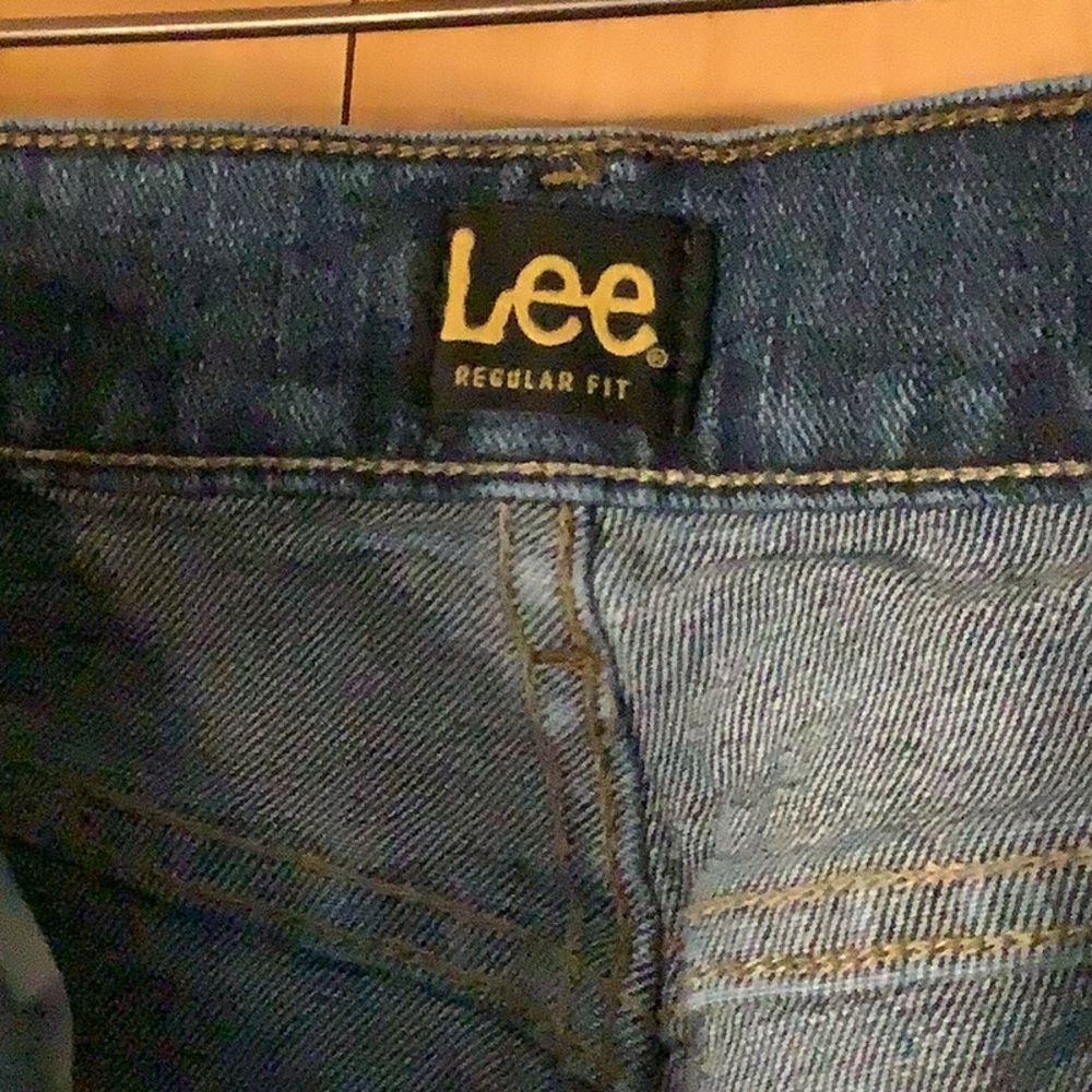 Lee dark wash regular fit jeans, size 34 x 34 - Picture 4 of 5
